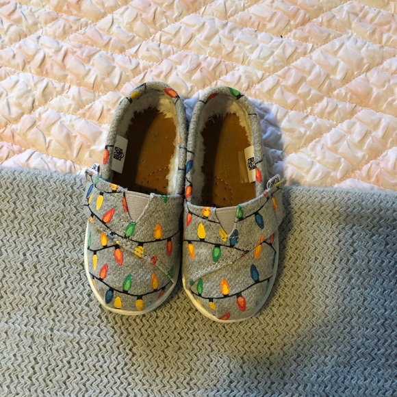 Toms Toddler Christmas Lined shoes Size 7. - Picture 2 of 2